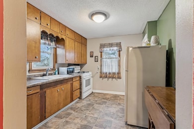 1015 Amherst Ave, Waterloo, IA 50702 - photo 6