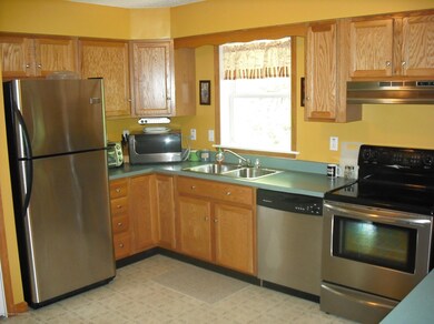 105 Railroad Ave, Nanticoke, PA 18634 - photo 4