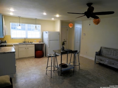 196 Whispering Oak Ln, Lakehills, TX 78063 - photo 7