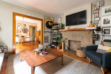 995-997 Northwest Blvd-995 Living Room
