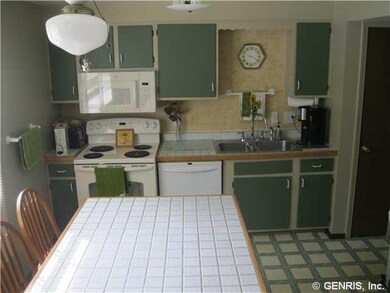 Kitchen. Great working kitchen with island and app
