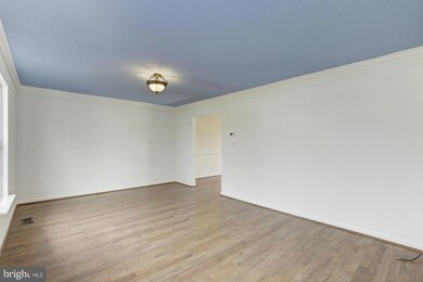 18135 Tompkins Ct, Dumfries, VA 22026 - photo 4