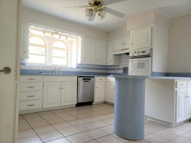 6209 Gayle Dr, North Richland Hills, TX 76180 - photo 3