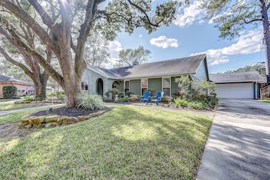 4907 Clift Haven Dr, Houston, TX 77018 - photo 2