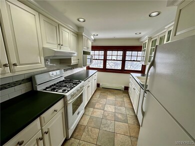 319 Wheatfield St unit 3rd floor, North Tonawanda, NY 14120 - photo 6