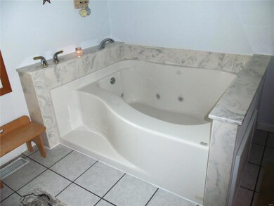 Master bath jetted tub.