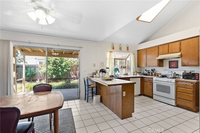 12571 Heartleaf St, Moreno Valley, CA 92553 - photo 2