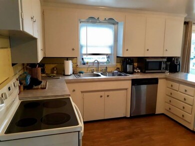 7 Petansett Ct, Warwick, RI 02888 - photo 3