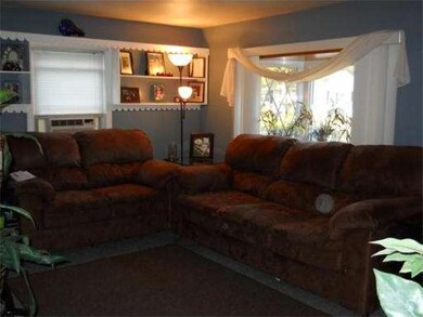 4 Yvette St, Chicopee, MA 01020 - photo 4