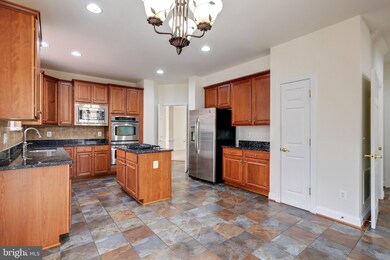 19237 Potomac Crest Dr, Triangle, VA 22172 - photo 6