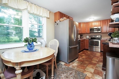 45 Austin Cir, Florence, MA 01062 - photo 5