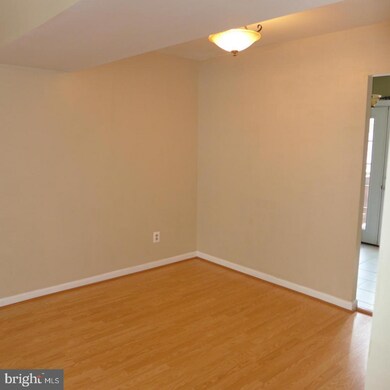 5820 Richardson Mews Square, Halethorpe, MD 21227 - photo 7