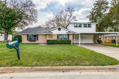 1213 Walker Dr, Hurst, TX 76053 - photo 5