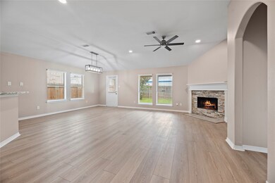 5215 Bailey Ln, Alvin, TX 77511 - photo 4