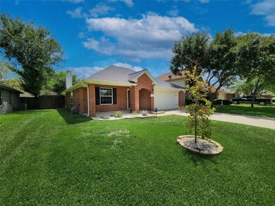 5104 Caprock Dr, Pearland, TX 77584 - photo 2