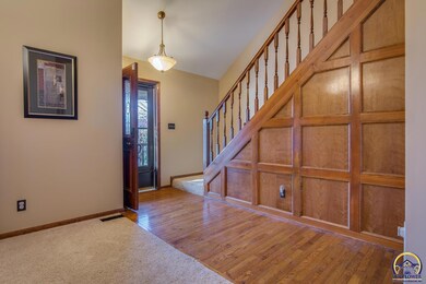 3838 SW Cambridge Ct, Topeka, KS 66610 - photo 5