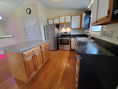 164 Maple St unit C, Manchester, NH 03103 - photo 4