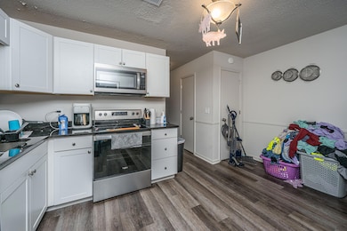 306CrestviewDrUnitC012