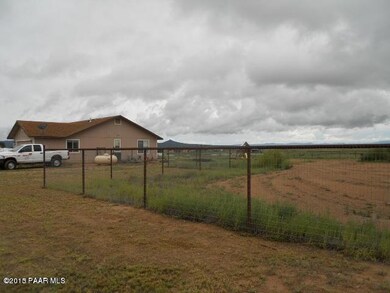 26058 N Cabernet Ln, Paulden, AZ 86334 - photo 2