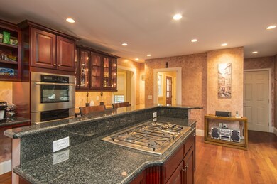 487 Pine St, South Weymouth, MA 02190 - photo 6