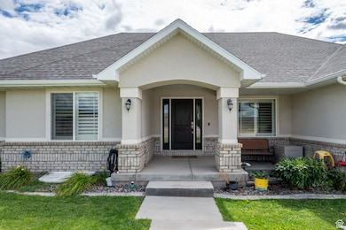 351 W Skyline Dr, Loa, UT 84747 - photo 2