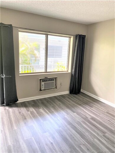 7935 Carlyle Ave unit 7, Miami Beach, FL 33141 - photo 4