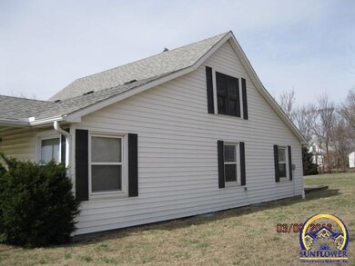 102 W 1st St, Hoyt, KS 66440 - photo 4
