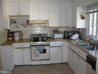 102 Weather Vane Dr, Cherry Hill, NJ 08002 - photo 7