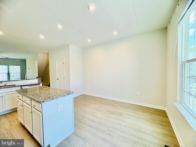 18374 Reaper Hill Ct, Triangle, VA 22172 - photo 7