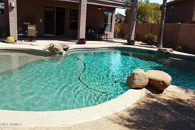 BEAUTIFUL COVERED PATIO