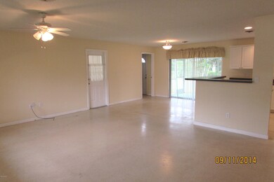 Living Room/Dining Area