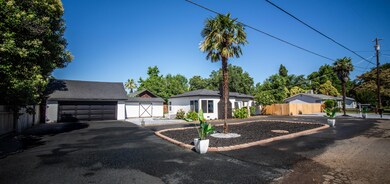 Garage/ Shop/ Parking