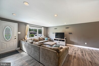 666 Mason Dr, Warminster, PA 18974 - photo 5