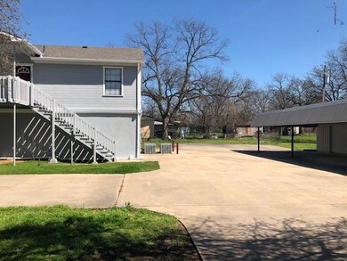 924 W Coffin St, Denison, TX 75020 - photo 4