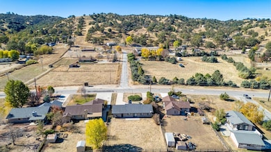 30461 S Lower Valley Rd, Tehachapi, CA 93561 - photo 2