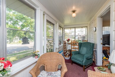 910 N Mcaree Rd, Waukegan, IL 60085 - photo 5