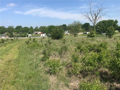 157 N Linn Valley Dr, Linn Valley, KS 66040 - photo 2