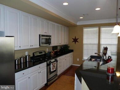 7969 Crescent Park Dr unit 162, Gainesville, VA 20155 - photo 6