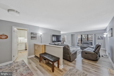 Watergate At Landmark unit 807, Alexandria, VA 22304 - photo 2