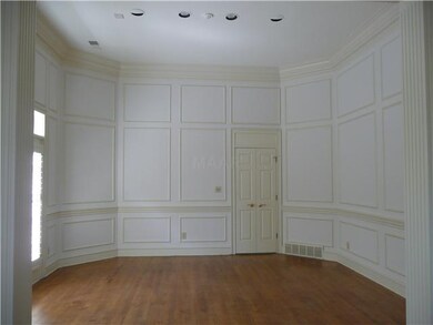 Exquisite Dining room with 12 ft ceilings, hardwoo