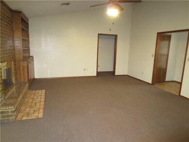 913 Leafhurst Rd, Moore, OK 73160 - photo 4