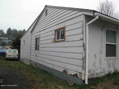 614 Hemlock St, Kodiak, AK 99615 - photo 7
