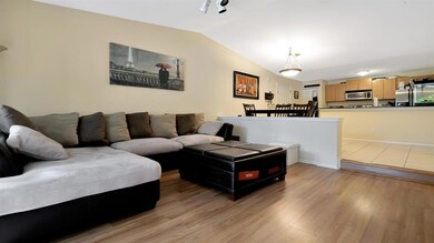 Living area (3)