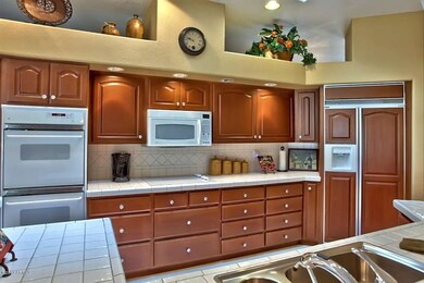 Clean Lines Make This Gourmet Kitchen Po