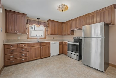 259 Saint Marie St, Manchester, NH 03102 - photo 2