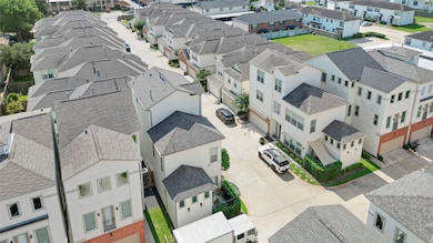 1210 Cedarpost Tree Springs Place unit P, Houston, TX 77055 - photo 6