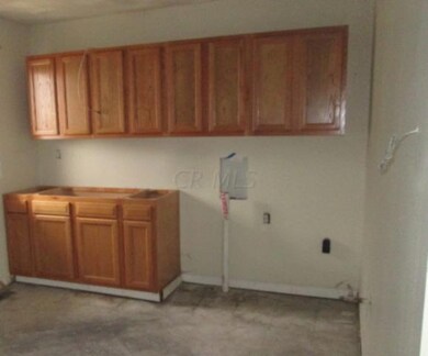 1700-02 Frank Rd kitchen