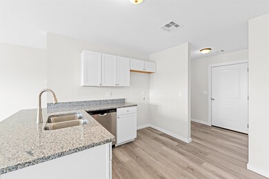 3014 Fountain Dr, Salina, KS 67401 - photo 6