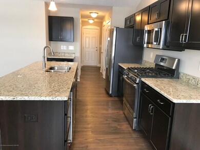 377 Barrington Cir, Lansing, MI 48917 - photo 5