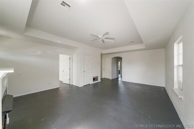 207 N Division St, Cleveland, OK 74020 - photo 4